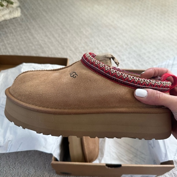 ***NEW***Ugg Tazz platform women’s size 8. - Picture 9 of 12
